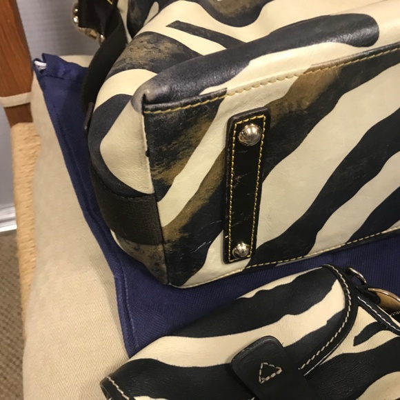 💗 Dooney & Bourke Distressed Animal Print Leather Hobo Bag w/ Coin Purse - Picture 7 of 11